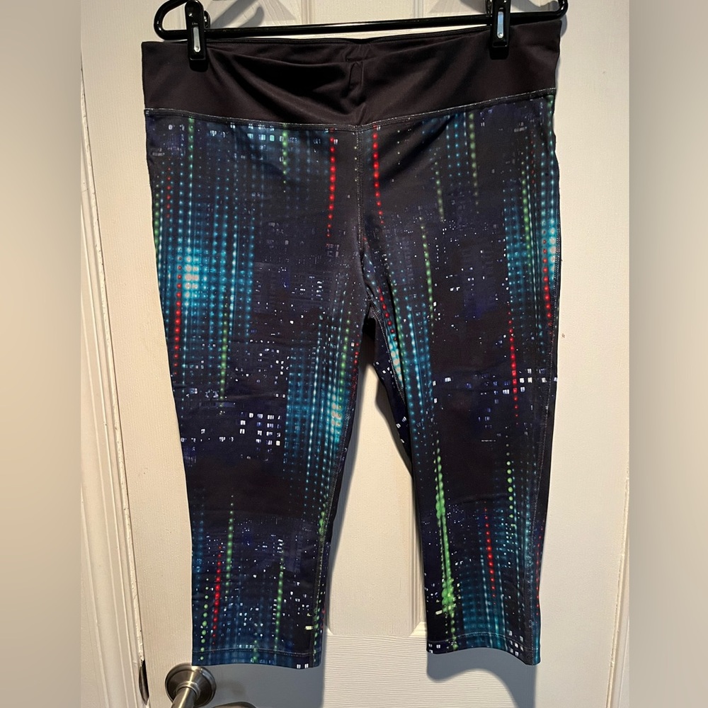 Xersion Capri Athletic Wear Workout Pants Size Large